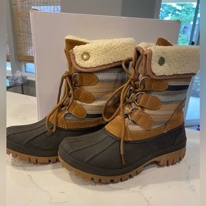 Last Chance taking down 2/4 STQ Snow/Rain boots Size 7